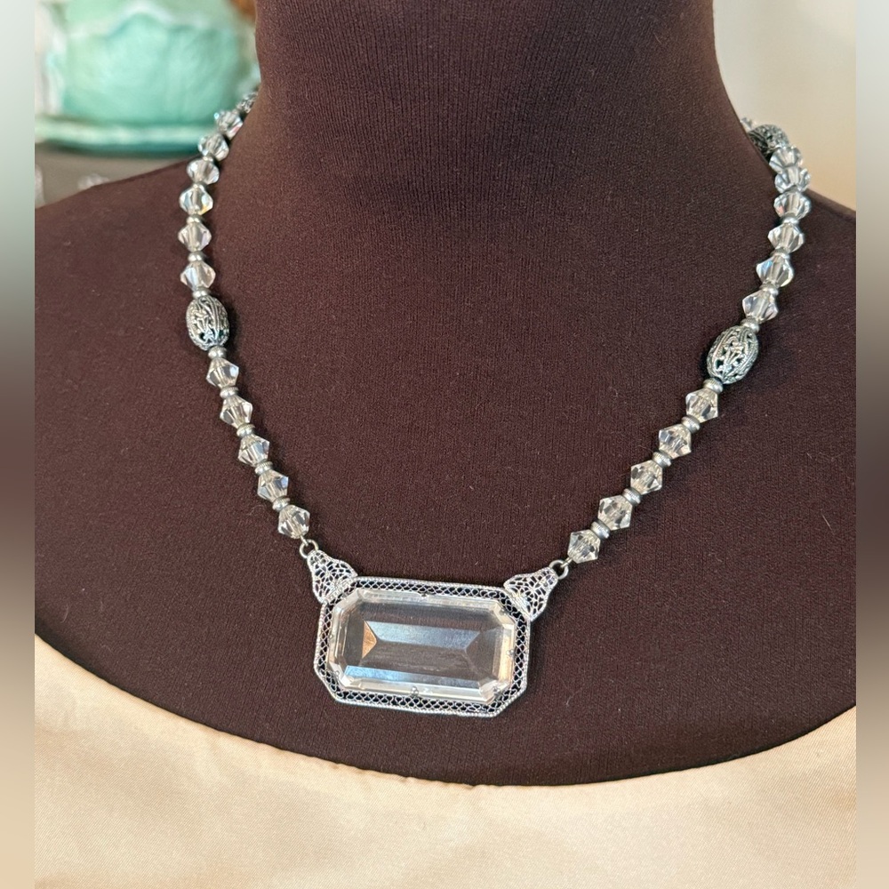 1920’s Rhodium Plated Silver Crystal Necklace. 17 1/2” in length. - Picture 2 of 4